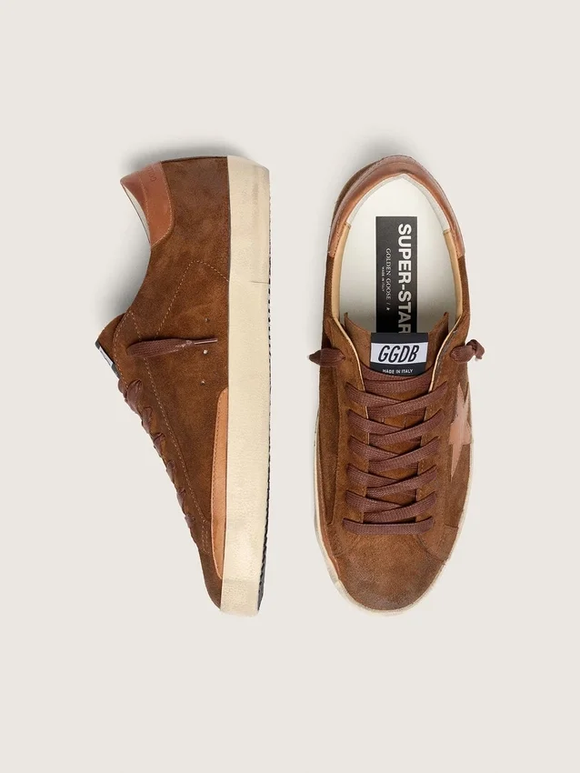 Super-Star LTD para hombre en ante marrón con estrella de piel rojo ladrillo y bordado con abalorios verdes