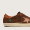 Super-Star LTD para hombre en ante marrón con estrella de piel rojo ladrillo y bordado con abalorios verdes