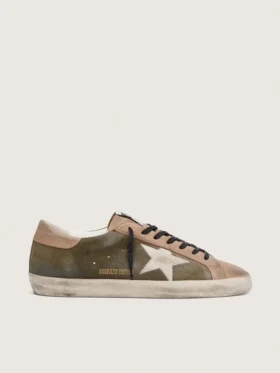 Super-Star LTD para hombre en ante verde oliva con estrella bordada en color crema