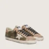 Super-Star LTD para hombre en ante verde oliva con estrella bordada en color crema