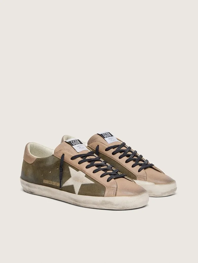 Super-Star LTD para hombre en ante verde oliva con estrella bordada en color crema