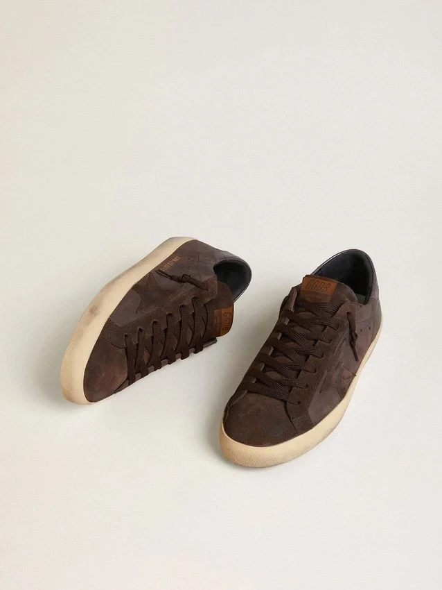Super-Star LTD para hombre en nubuck marrón con estrella de ante y lengüeta del talón de piel morada