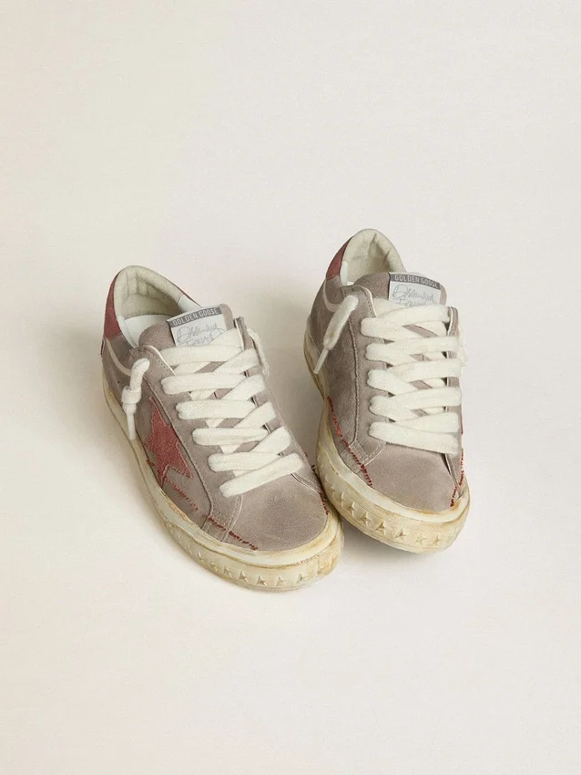 Super-Star LTD para mujer en ante gris con estrella y lengüeta del talón de ante encerado rojo