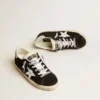 Super-Star LTD para mujer en ante negro con estrella estampada en blanco y lengüeta del talón con purpurina plateada
