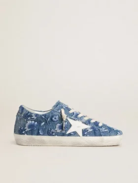 Super-Star LTD para mujer en denim azul claro con una estrella de piel blanca y flores bordadas