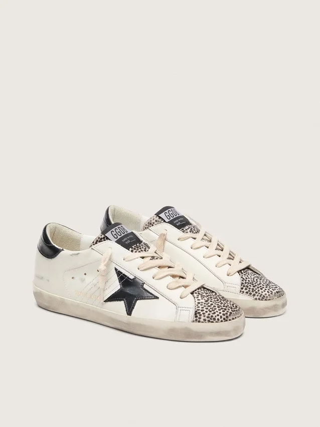 Super-Star LTD para mujer en piel blanca con estrella negra y detalles en piel de potro