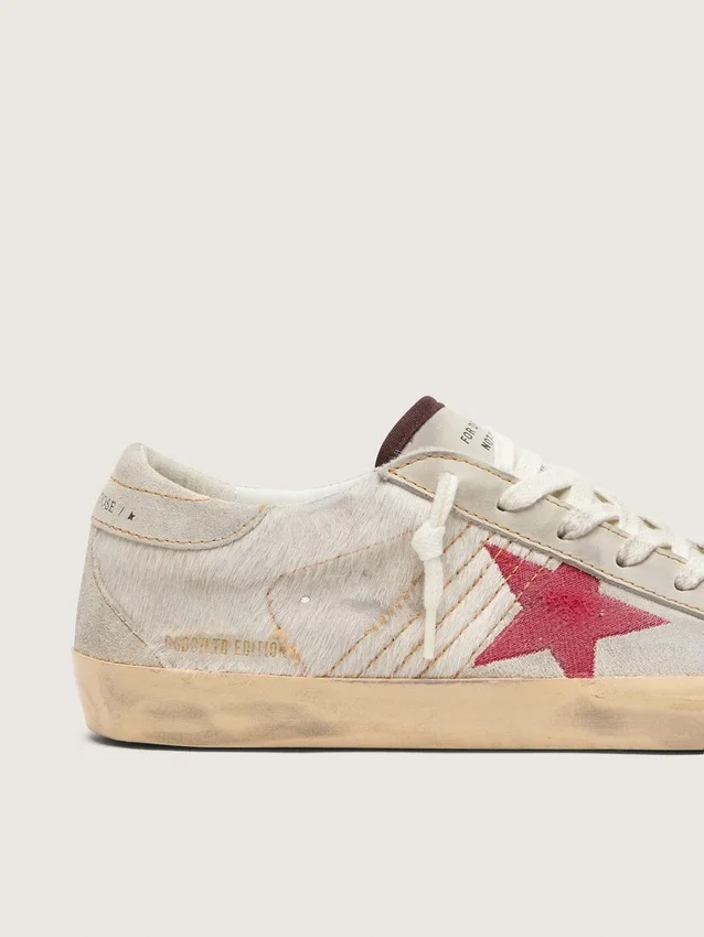 Super-Star LTD para mujer en piel de potro blanca con estrella de ante rojo