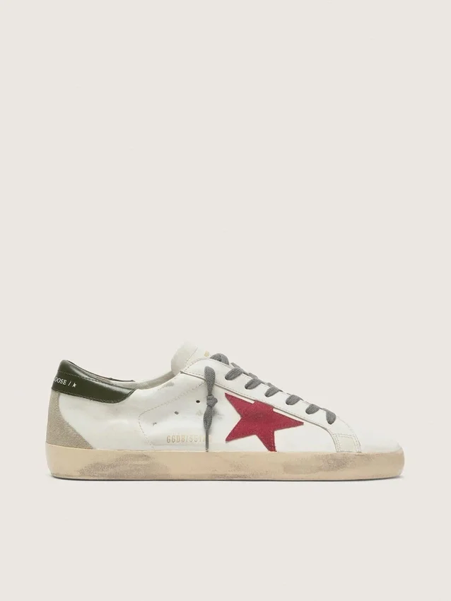 Super-Star para hombre con estrella de ante rojo y lengüeta del talón de cuero verde