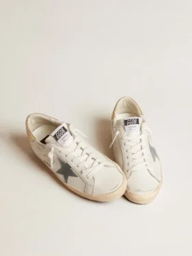 Super-Star para hombre con estrella de ante y lengüeta en el talón de piel con estampado de serpiente platino