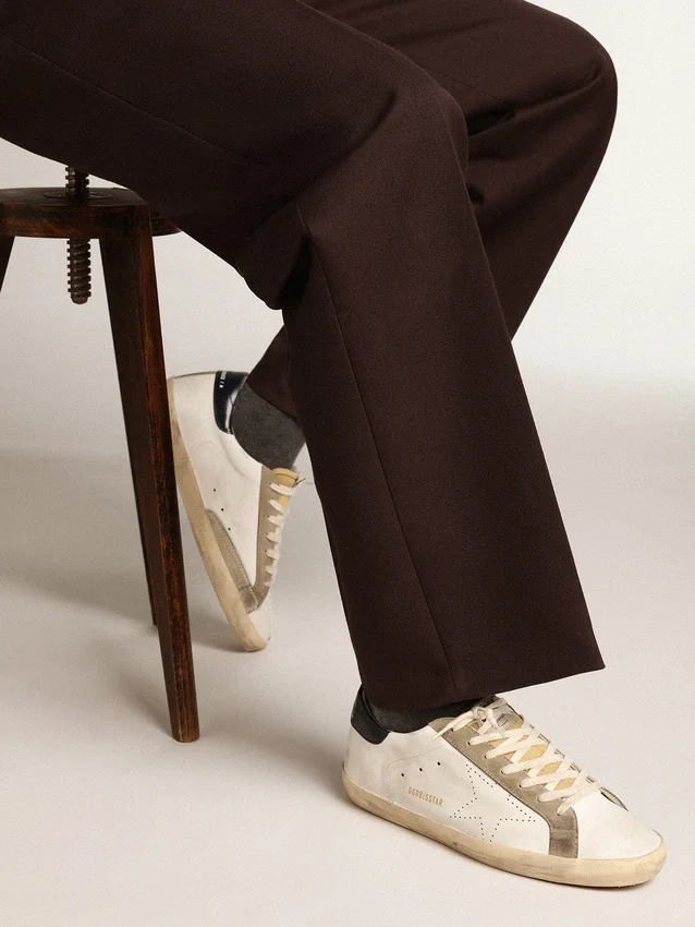 Super-Star para hombre con estrella perforada y lengüeta azul en el talón
