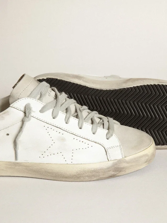 Super-Star para hombre con estrella perforada y lengüeta en el talón en gris hielo
