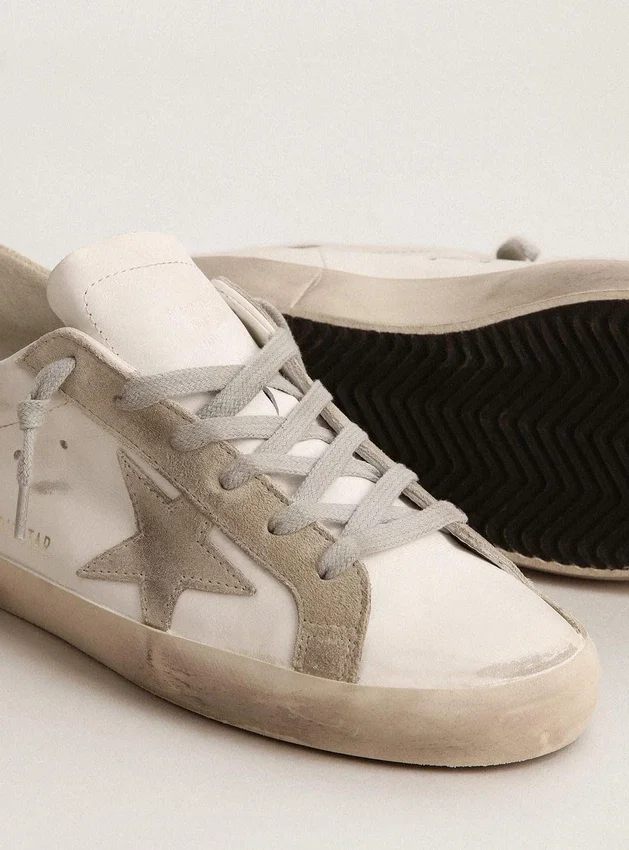 Super-Star para hombre con estrella y lengüeta del talón de ante gris