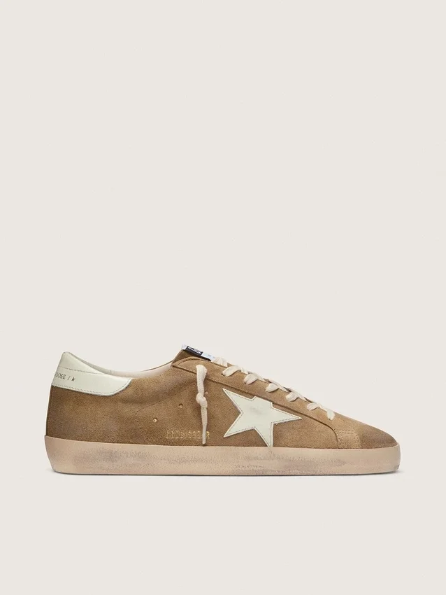 Super-Star para hombre en ante color tabaco con estrella de piel blanca