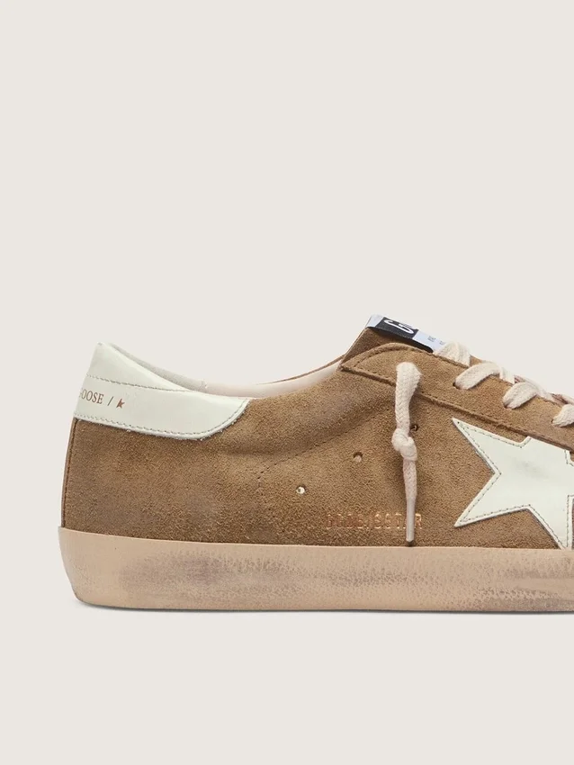 Super-Star para hombre en ante color tabaco con estrella de piel blanca