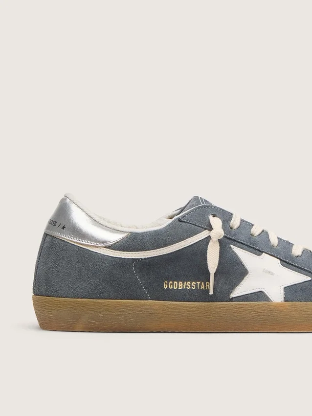 Super-Star para hombre en ante gris con estrella de piel blanca y lengüeta trasera de piel plateada