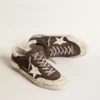Super-Star para hombre en ante gris con estrella y lengüeta del talón de napa cruda