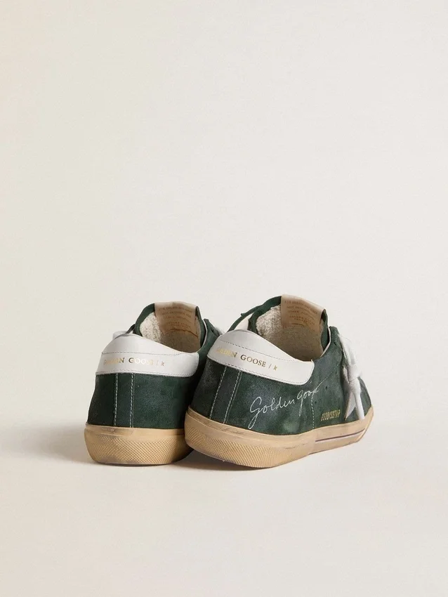 Super-Star para hombre en ante verde con estrella de piel metalizada plateada y lengüeta de piel en el talón