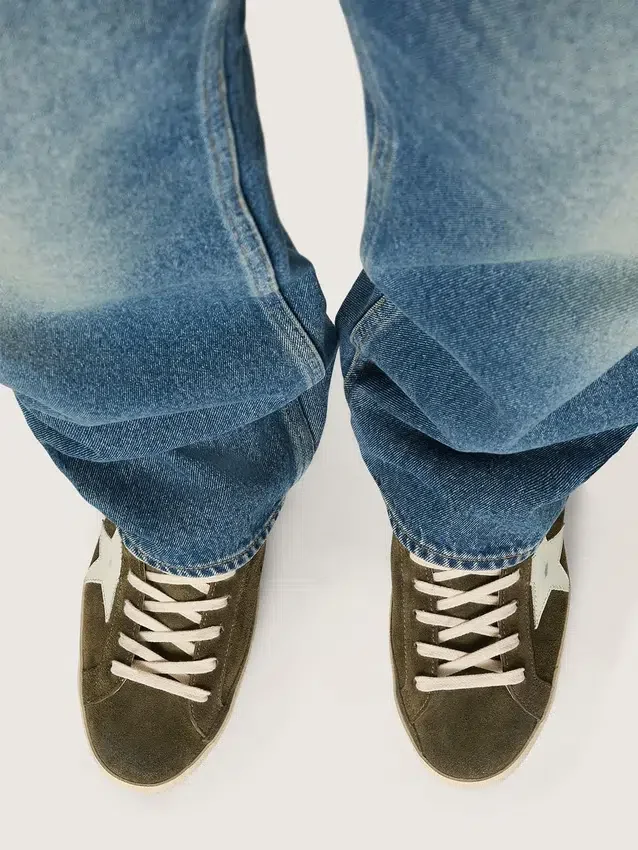 Super-Star para hombre en ante verde oliva con estrella de piel blanca