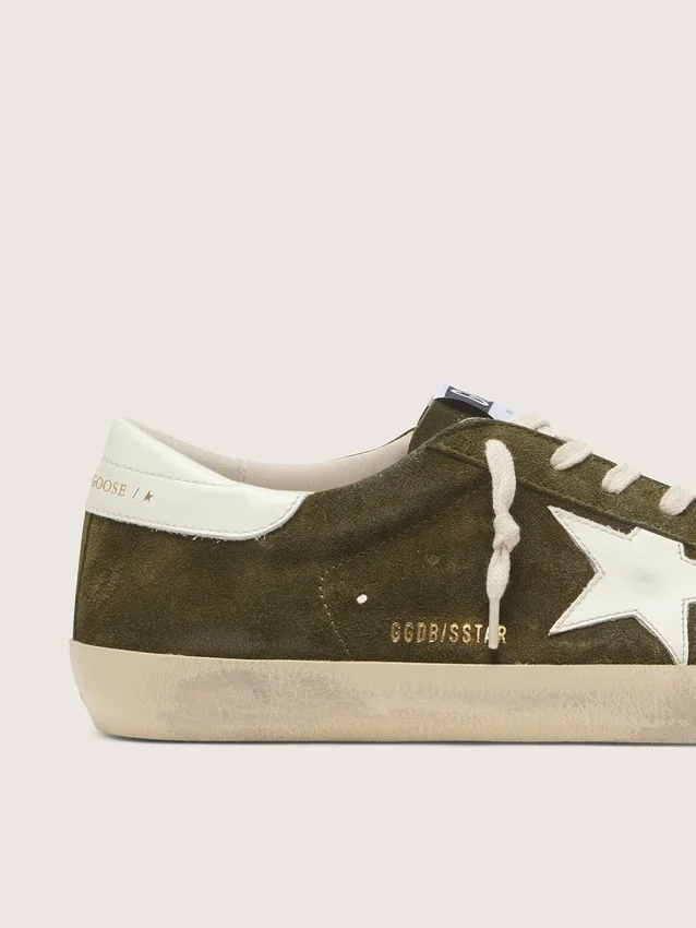 Super-Star para hombre en ante verde oliva con estrella de piel blanca
