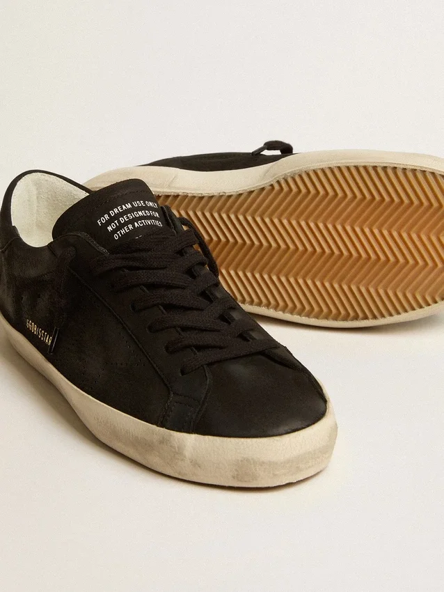Super-Star para hombre en nubuck negro con estrella perforada y lengüeta del talón de nubuck negro