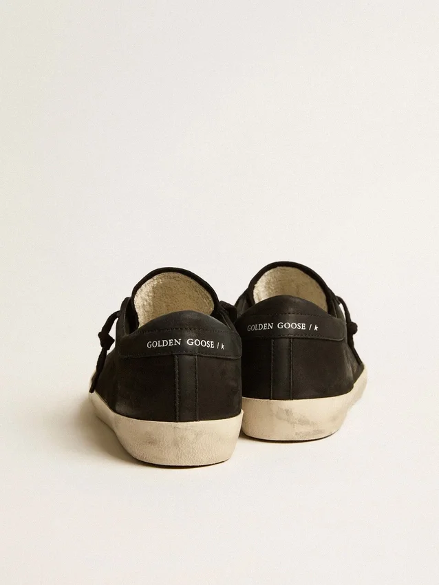 Super-Star para hombre en nubuck negro con estrella perforada y lengüeta del talón de nubuck negro
