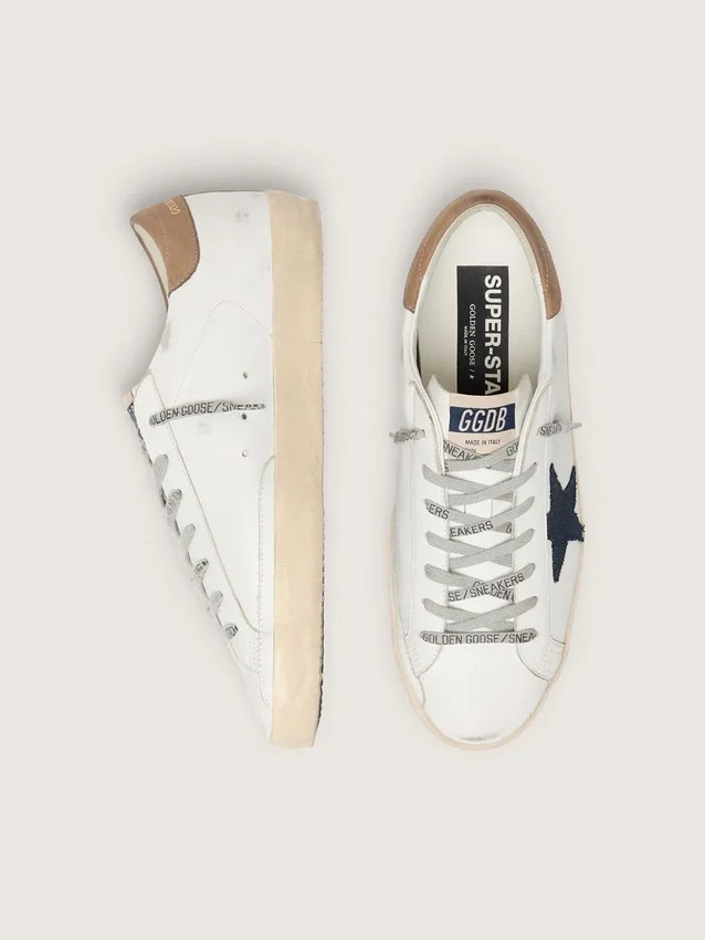 Super-Star para hombre en piel blanca con estrella de lona azul medianoche y lengüeta del talón en piel color tabaco