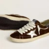 Super-Star para hombre en terciopelo color coñac con estrella y lengüeta en el talón de piel metalizada