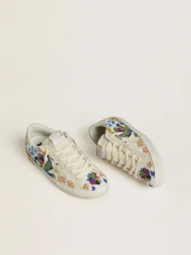 Super-Star para mujer con abalorios multicolores y estrella de ante beige