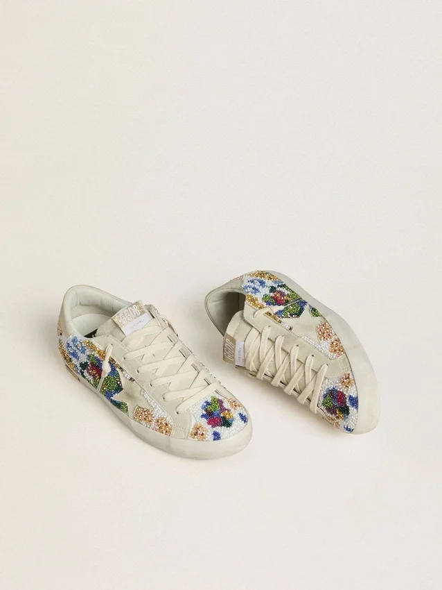 Super-Star para mujer con abalorios multicolores y estrella de ante beige