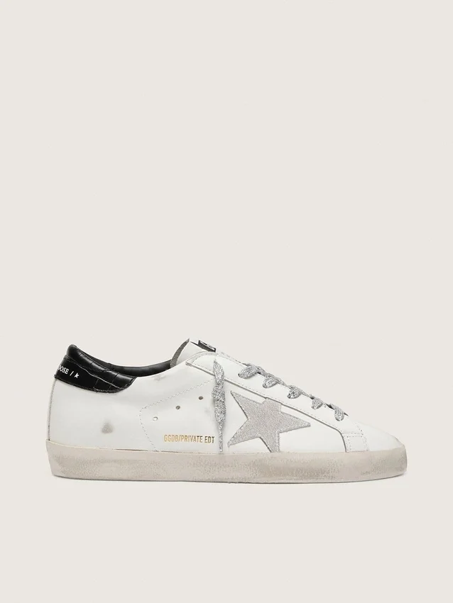 Super-Star para mujer con estrella de ante blanco y lengüeta en el talón de piel con estampado de cocodrilo negro