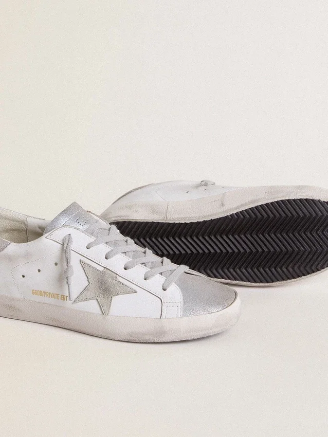 Super-Star para mujer con estrella de ante gris e inserciones de purpurina plateada