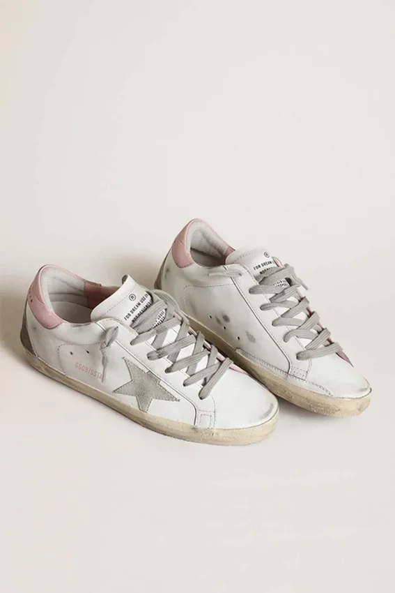 Super-Star para mujer con estrella de ante gris y lengüeta del talón de piel rosa