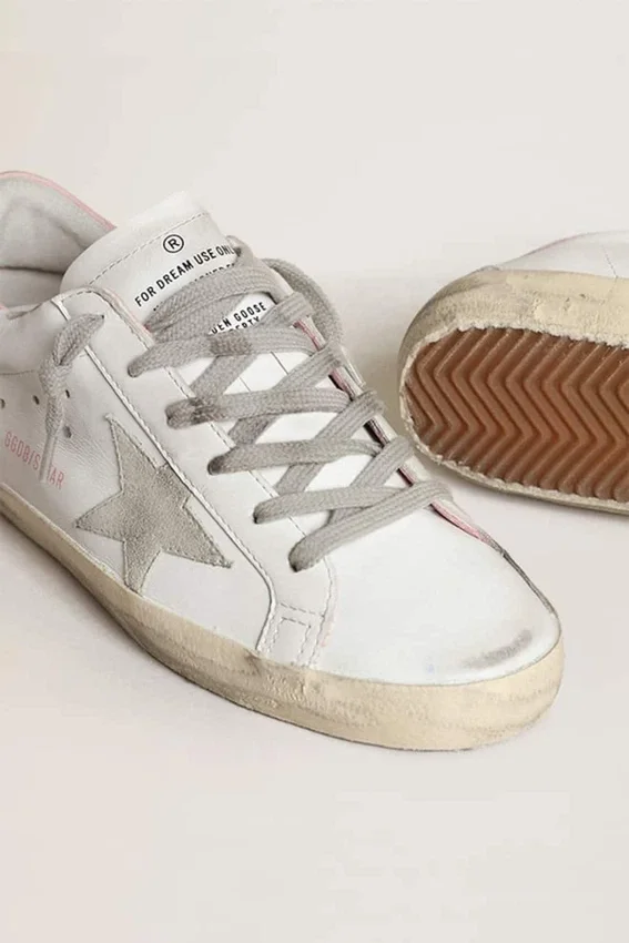Super-Star para mujer con estrella de ante gris y lengüeta del talón de piel rosa