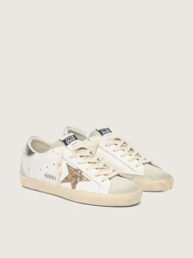 Super-Star para mujer con estrella dorada brillante e inserciones de ante gris hielo