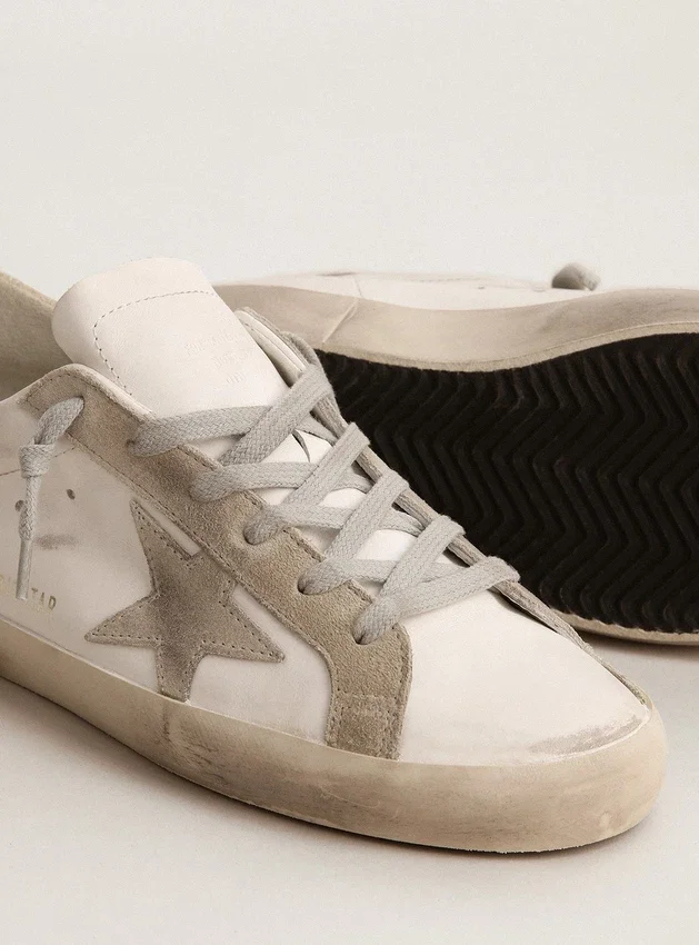 Super-Star para mujer con estrella y lengüeta del talón de ante gris