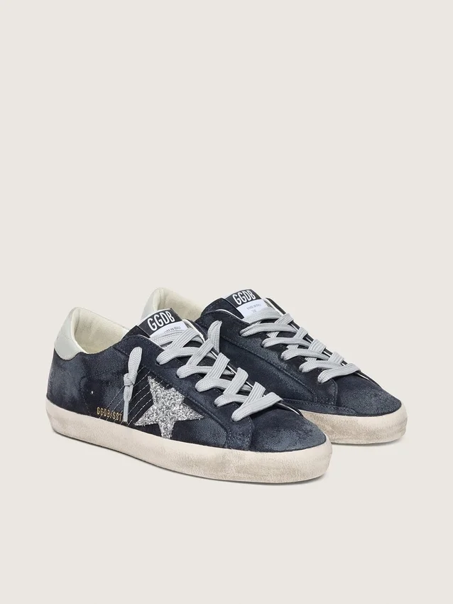Super-Star para mujer en ante azul con estrella plateada brillante y lengüeta de cuero en el talón