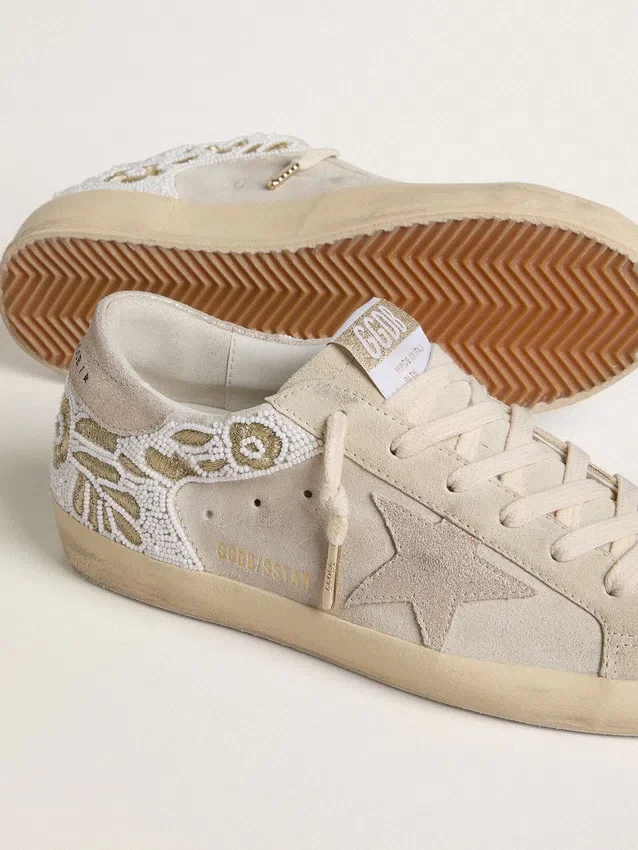 Super-Star para mujer en ante beige con bordado de abalorios y estrella de ante laminado