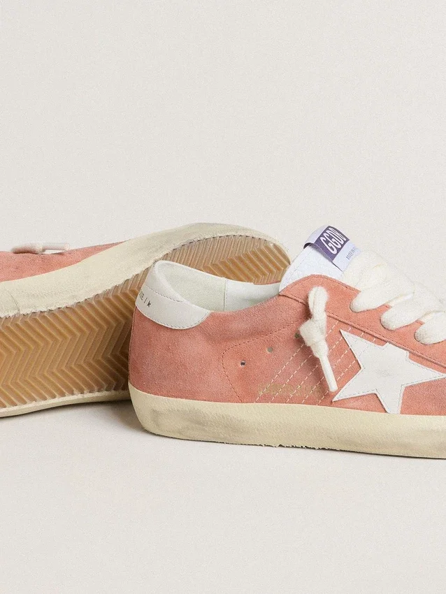 Super-Star para mujer en ante color coral con estrella y lengüeta del talón de piel blanca
