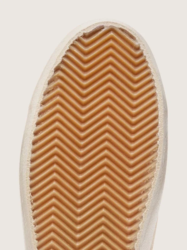 Super-Star para mujer en ante color crema con estrella perforada e inserción de abalorios