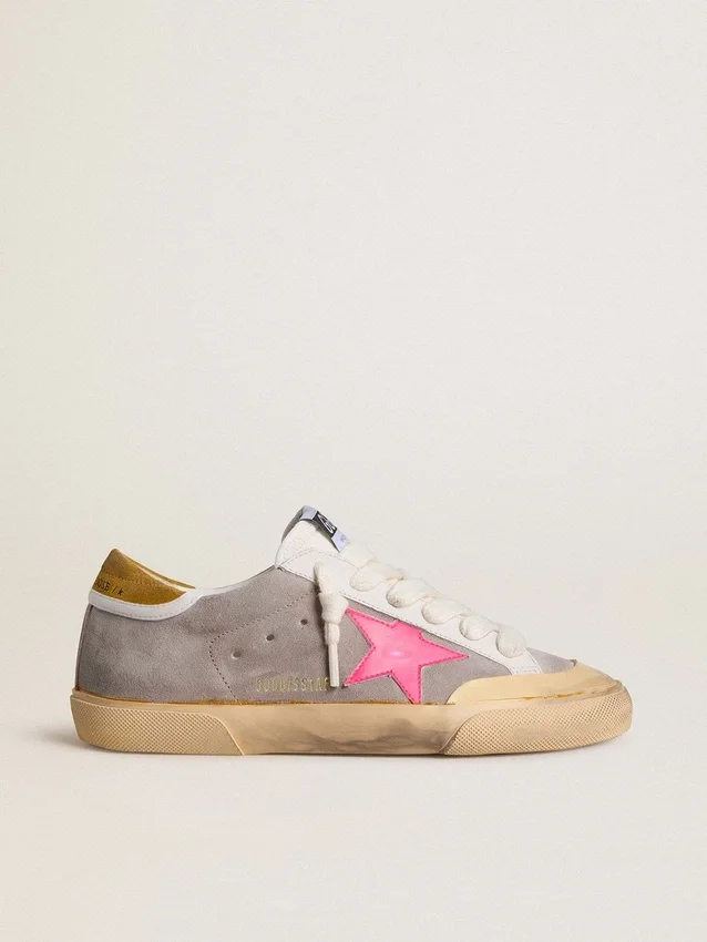 Super-Star para mujer en ante gris paloma con estrella de piel fucsia y lengüeta del talón en ante ocre