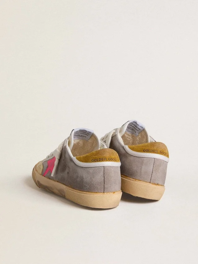 Super-Star para mujer en ante gris paloma con estrella de piel fucsia y lengüeta del talón en ante ocre