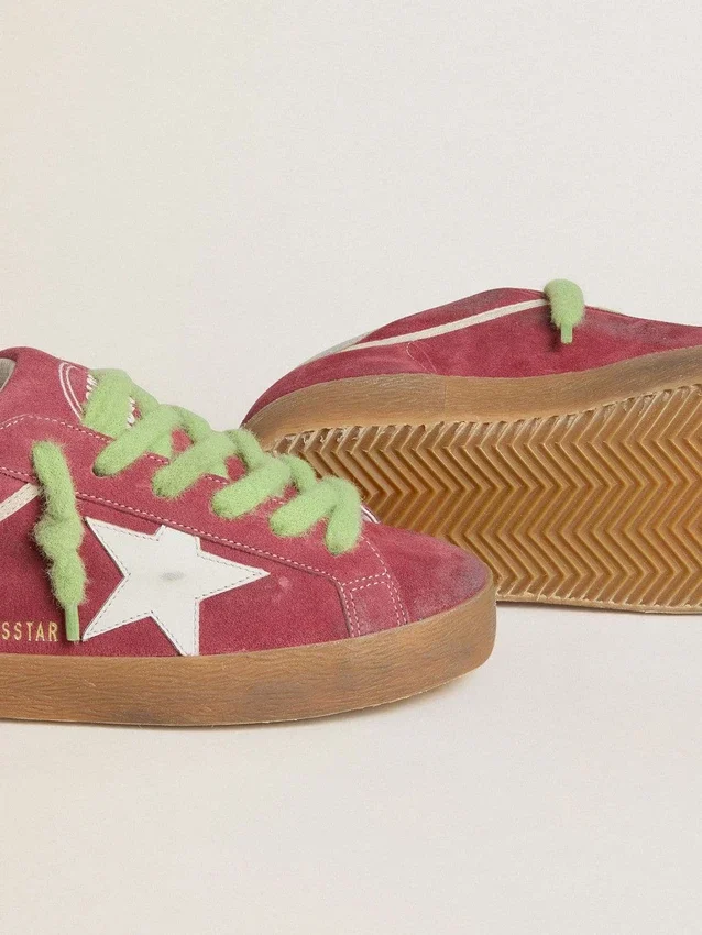 Super-Star para mujer en ante rojo con estrella de piel blanca y lengüeta del talón de piel plateada