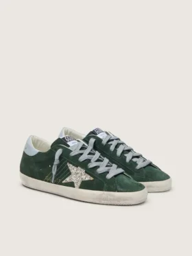 Super-Star para mujer en ante verde, con estrella plateada brillante y lengüeta de cuero en el talón