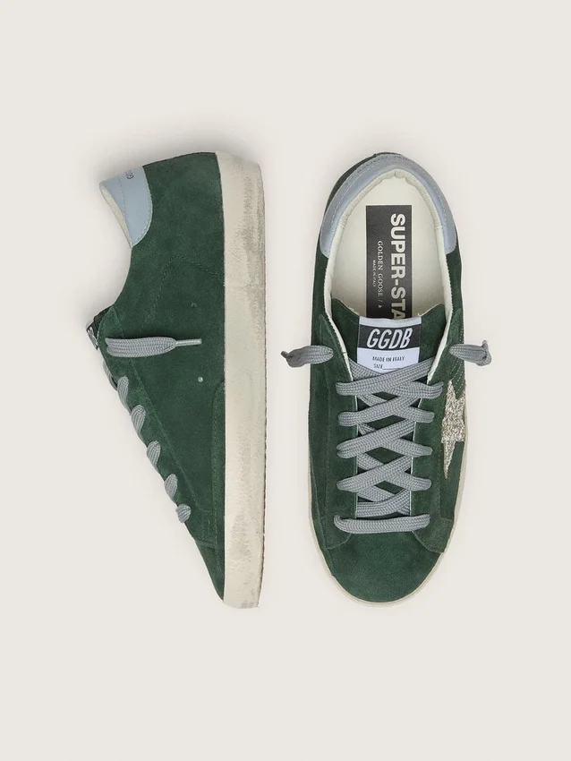 Super-Star para mujer en ante verde, con estrella plateada brillante y lengüeta de cuero en el talón