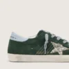 Super-Star para mujer en ante verde, con estrella plateada brillante y lengüeta de cuero en el talón