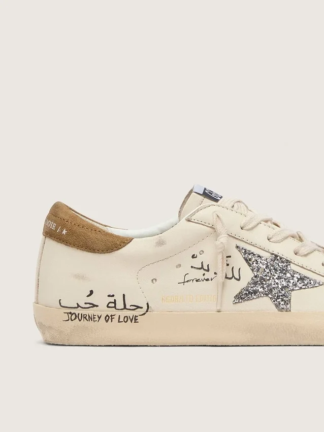 Super-Star para mujer en napa con estrella plateada brillante y letras por toda la superficie