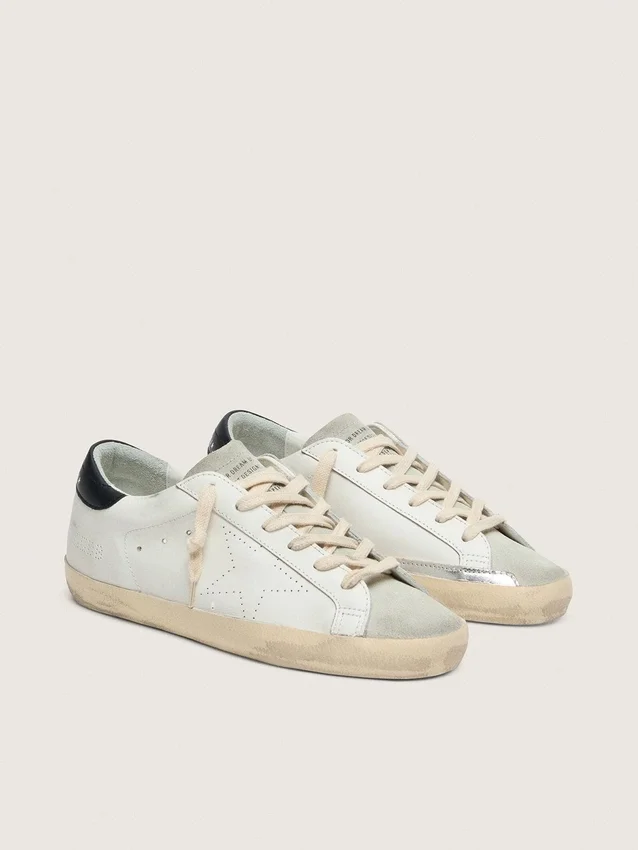 Super-Star para mujer en piel blanca con estrella perforada