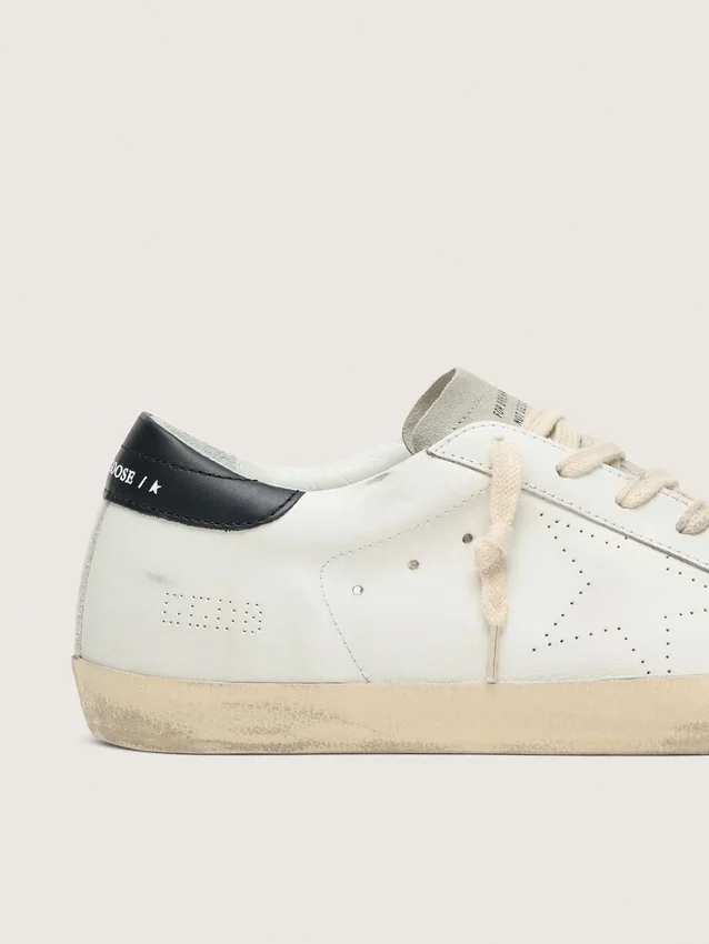 Super-Star para mujer en piel blanca con estrella perforada