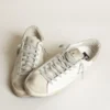 Super-Star para mujer en piel blanca con estrella perforada y lengüeta del talón de nubuck beige