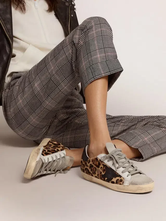 Super-Star para mujer en piel con estampado de leopardo